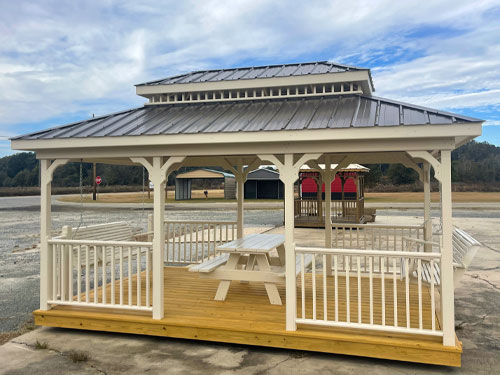 gazebo with table middle georgia